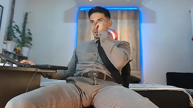 Andrew 4  online show from February 2026 04:35:01 AM