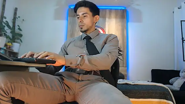 Andrew 4  online show from February 2026 01:57:02 AM