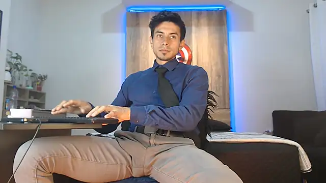 Andrew 4  online show from November 2025 02:23:02 AM