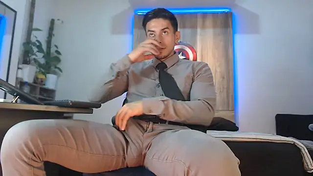 Andrew 4  online show from March 2026 01:22:01 AM