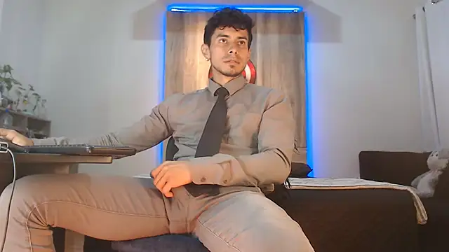 Andrew 4  online show from October 2025 02:01:01 AM