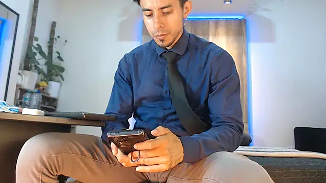 Andrew 4  online show from February 2026 01:47:01 AM