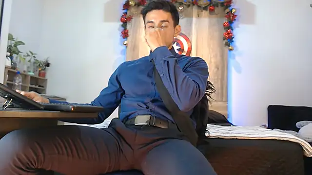 Andrew 4  online show from December 2025 05:45:01 AM