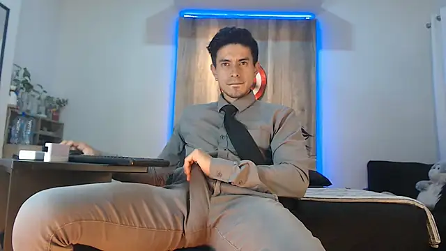 Andrew 4  online show from November 2025 08:02:02 AM