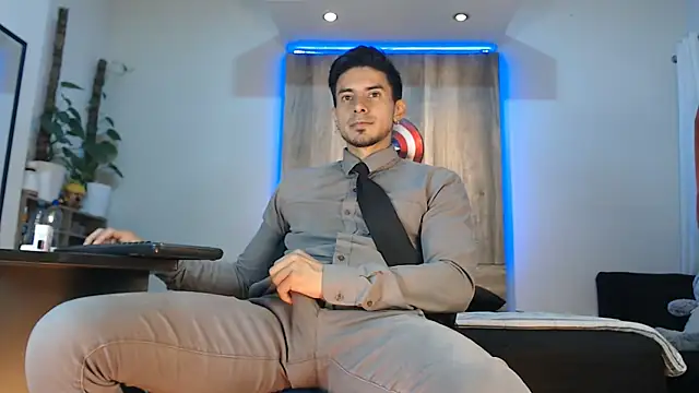 Andrew 4  online show from March 2026 01:44:02 AM