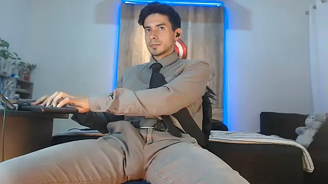 Andrew 4  online show from November 2025 03:50:02 AM