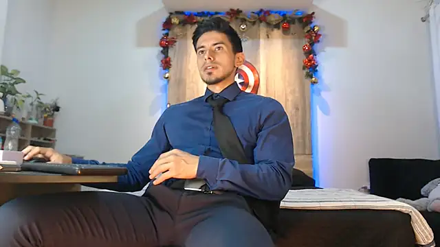 Andrew 4  online show from December 2025 05:18:01 AM