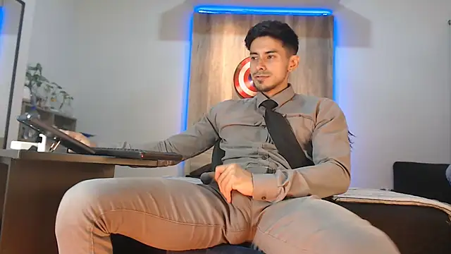 Andrew 4  online show from November 2025 03:32:02 AM