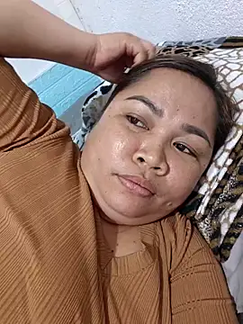 XXLorie 02 online show from April 2026 12:28:02 PM