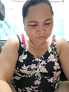 XXLorie 02 online show from May 2026 02:44:02 AM