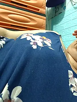 XXLorie 02 online show from May 2026 02:06:02 PM