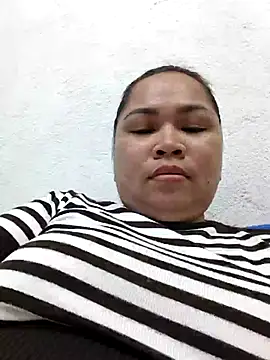 XXLorie 02 online show from March 2026 12:38:01 PM