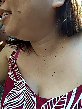 XXLorie 02 online show from April 2026 01:01:01 AM