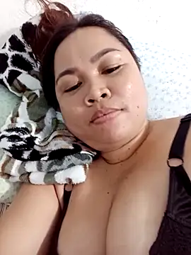 XXLorie 02 online show from February 2026 11:19:01 AM