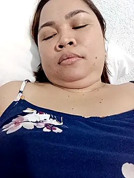 Snapshot of XXLorie_02 chatting on October 2025 12:28:01 PM XXLorie 02 online show from October 2025 12:28:01 PM