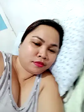 XXLorie 02 online show from February 2026 11:00:02 AM