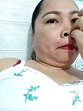 Snapshot of XXLorie_02 chatting on September 2025 01:24:02 AM XXLorie 02 online show from September 2025 01:24:02 AM