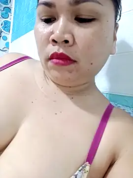 Snapshot of XXLorie_02 chatting on March 2025 01:02:01 PM XXLorie 02 online show from March 2025 01:02:01 PM
