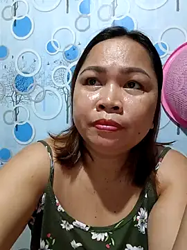 XXLorie 02 online show from February 2026 05:56:02 PM