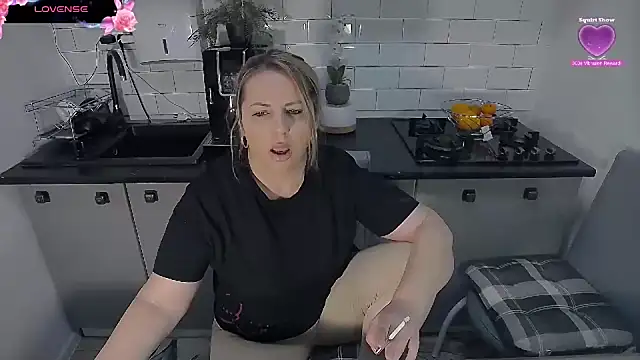 erikaerika online show from December 2025 07:45:01 AM