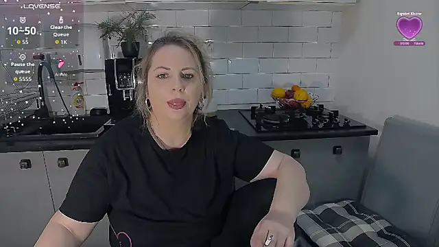 erikaerika online show from February 2026 04:39:01 PM