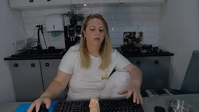 erikaerika online show from September 2025 07:25:01 AM