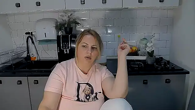 erikaerika online show from October 2025 09:11:02 AM