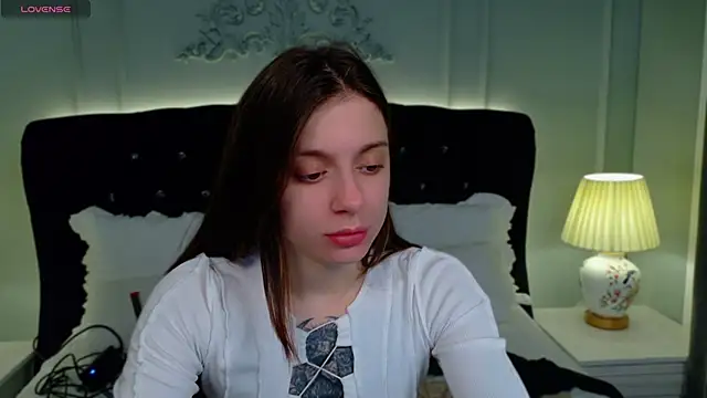 Eille Elfie online show from November 2025 05:18:02 AM