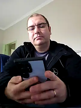 Snapshot of Andrew1900529 chatting on December 2024 11:01:02 AM Andrew1900529 online show from December 2024 11:01:02 AM