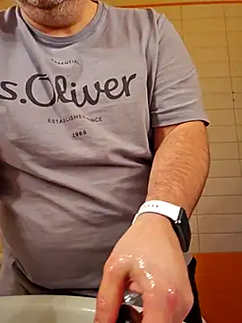 Andrew1900529 online show from November 2025 08:03:02 AM