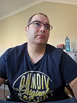 Snapshot of Andrew1900529 chatting on January 2025 10:27:02 AM Andrew1900529 online show from January 2025 10:27:02 AM