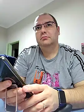Snapshot of Andrew1900529 chatting on January 2025 05:43:01 AM Andrew1900529 online show from January 2025 05:43:01 AM