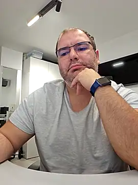 Snapshot of Andrew1900529 chatting on October 2025 08:54:01 PM Andrew1900529 online show from October 2025 08:54:01 PM