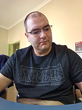Snapshot of Andrew1900529 chatting on February 2025 12:05:02 PM Andrew1900529 online show from February 2025 12:05:02 PM