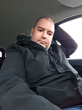 Andrew1900529 online show from December 2025 02:15:02 PM