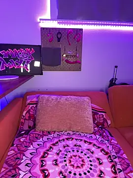 MaggyMayI online show from April 2026 04:01:01 PM