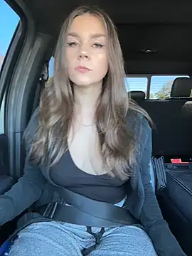 MaggyMayI online show from October 2025 04:58:02 PM