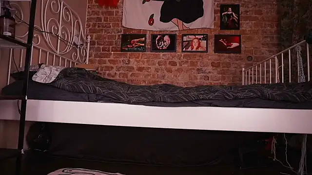 Evelively online show from November 2025 02:05:01 AM