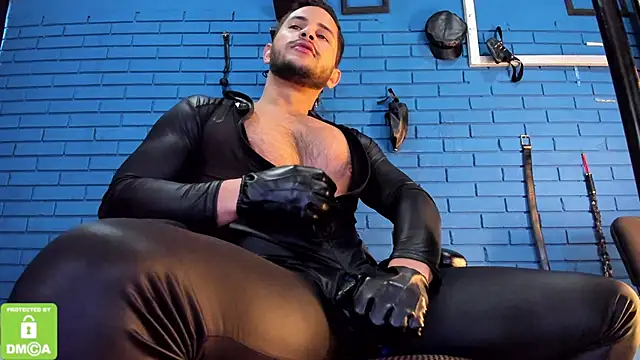 Snapshot of TheIan26 chatting on December 2025 08:17:02 PM TheIan26 online show from December 2025 08:17:02 PM