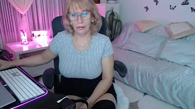 Ghertrude52 online show from November 2025 04:05:02 AM