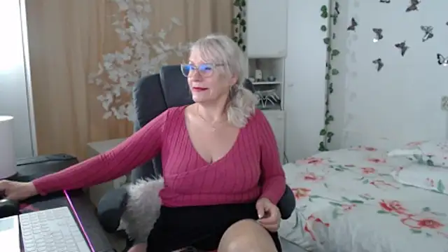 Ghertrude52 online show from May 2026 04:27:02 AM
