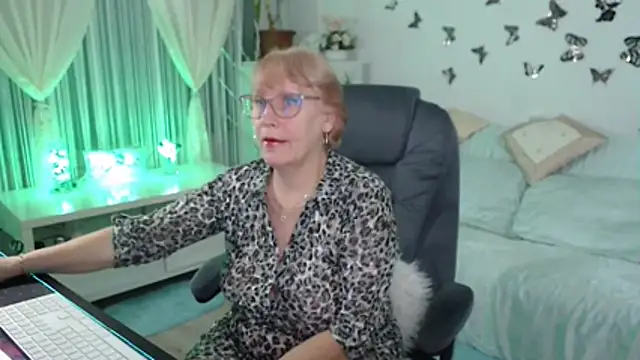 Ghertrude52 online show from November 2025 04:05:02 AM