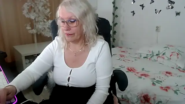 Ghertrude52 online show from May 2026 04:12:01 AM