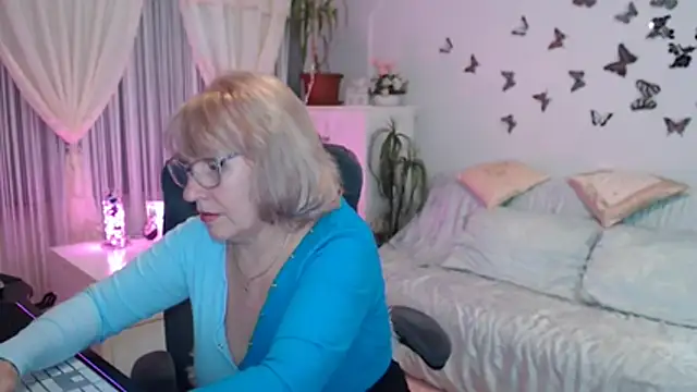 Ghertrude52 online show from November 2025 04:05:01 AM