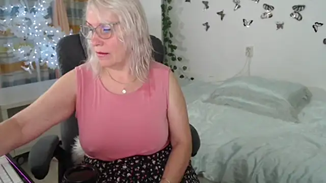 Ghertrude52 online show from June 2026 04:28:01 AM