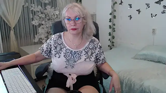 Ghertrude52 online show from April 2026 04:08:02 AM