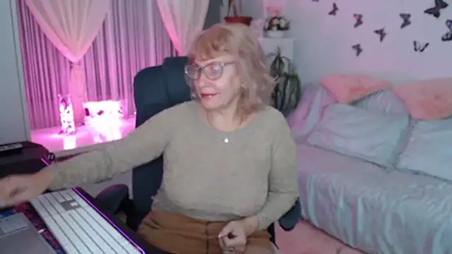 Ghertrude52 online show from November 2025 04:06:01 AM