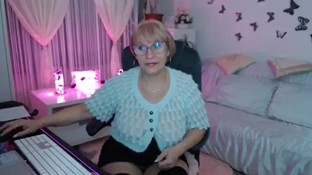 Ghertrude52 online show from November 2025 04:05:01 AM