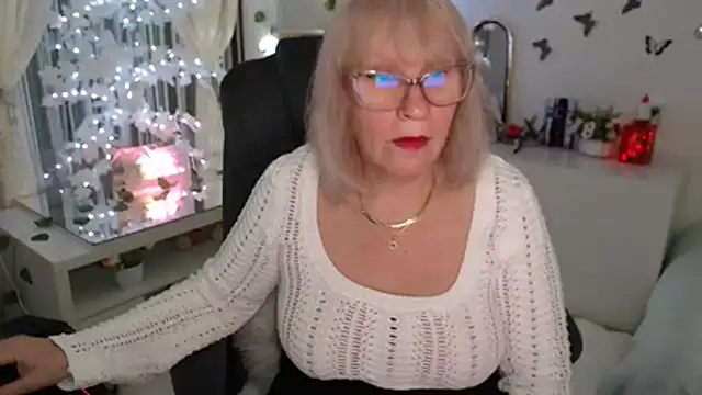 Ghertrude52 online show from December 2025 04:06:02 AM