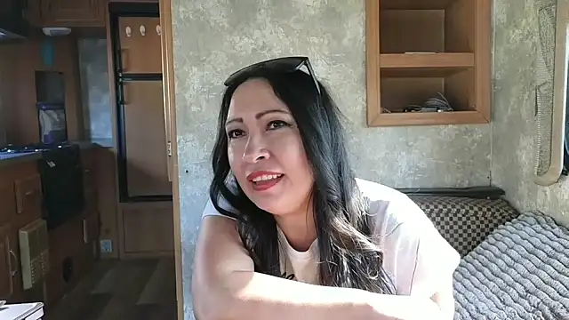 Foglove69 online show from April 2026 09:32:01 PM